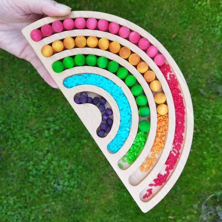 Dřevokaz Třídící misky Duha malá plná kuliček s impregnací