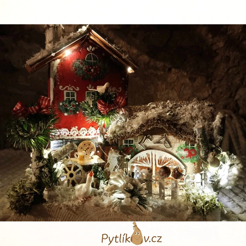 Vánoční domeček svítící 25 cm - baterie jsou součástí