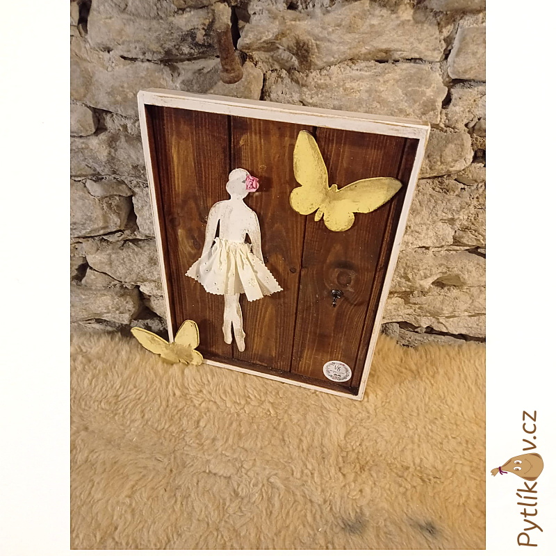 Baletka věšák - nástěnná dřevěná dekorace pro děti žlutá