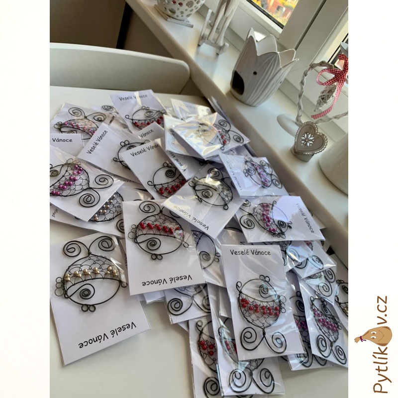 Vánoční kapr Veselé Vánoce - drátovaná ozdoba výroba ČR - vínová