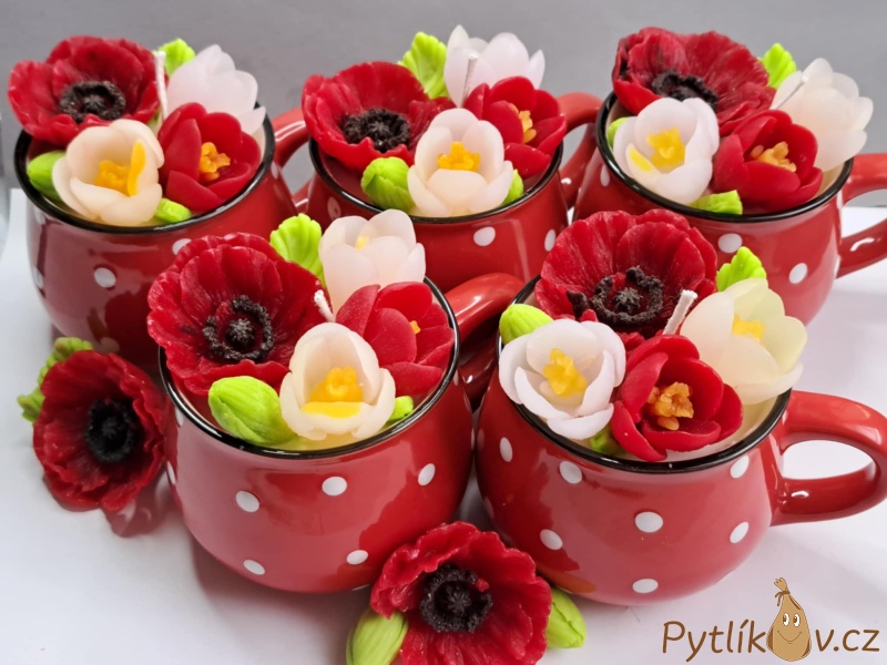 Svíčka v keramickém hrníčku Červená-bílý puntík 240g švestka/růže/patchouli