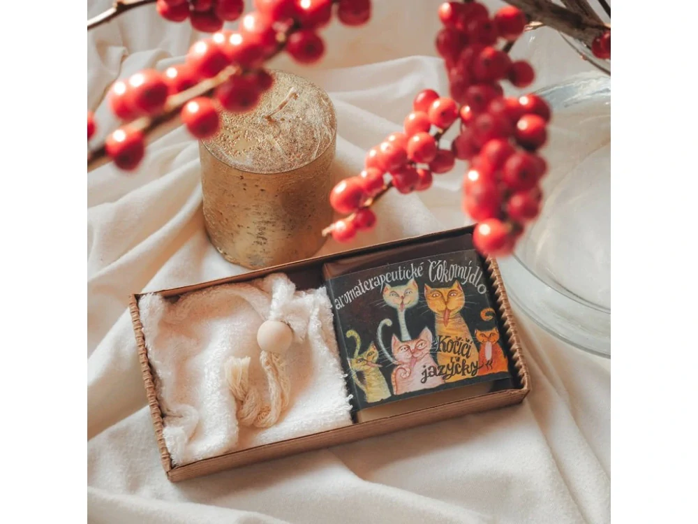 Mydlárna U Dvou koček Dárkový balíček s kočičími jazýčky a velejemným sáčkem na mýdlo