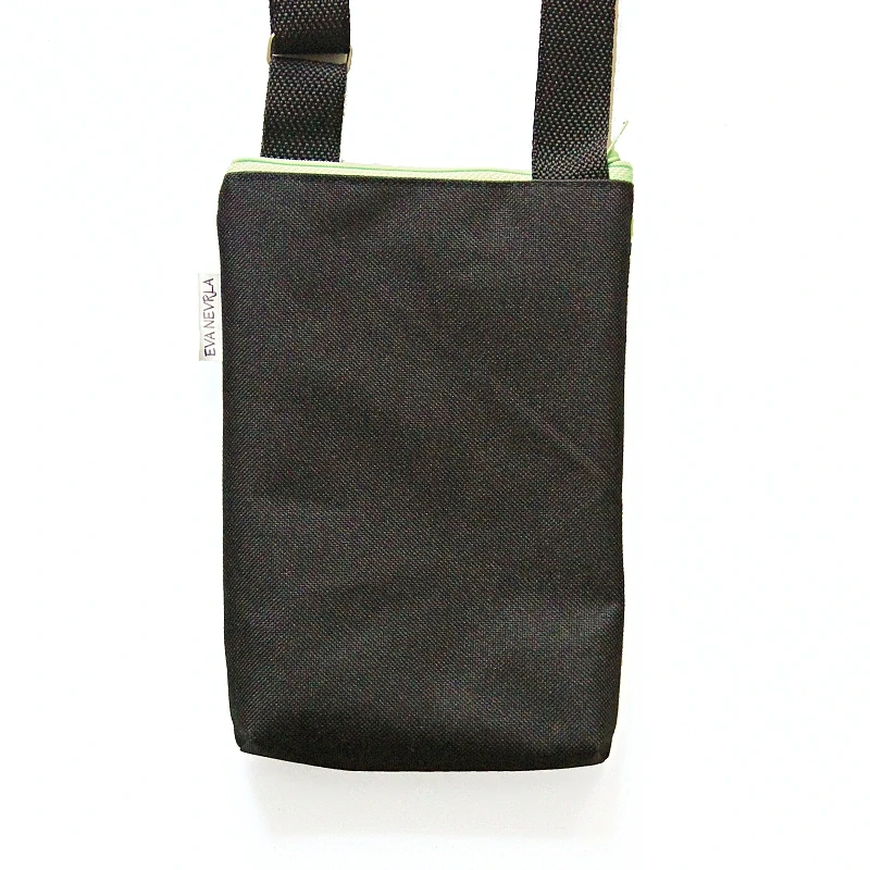 Malá taštička 15 x 20 cm - zelená pejsci s tlapkami