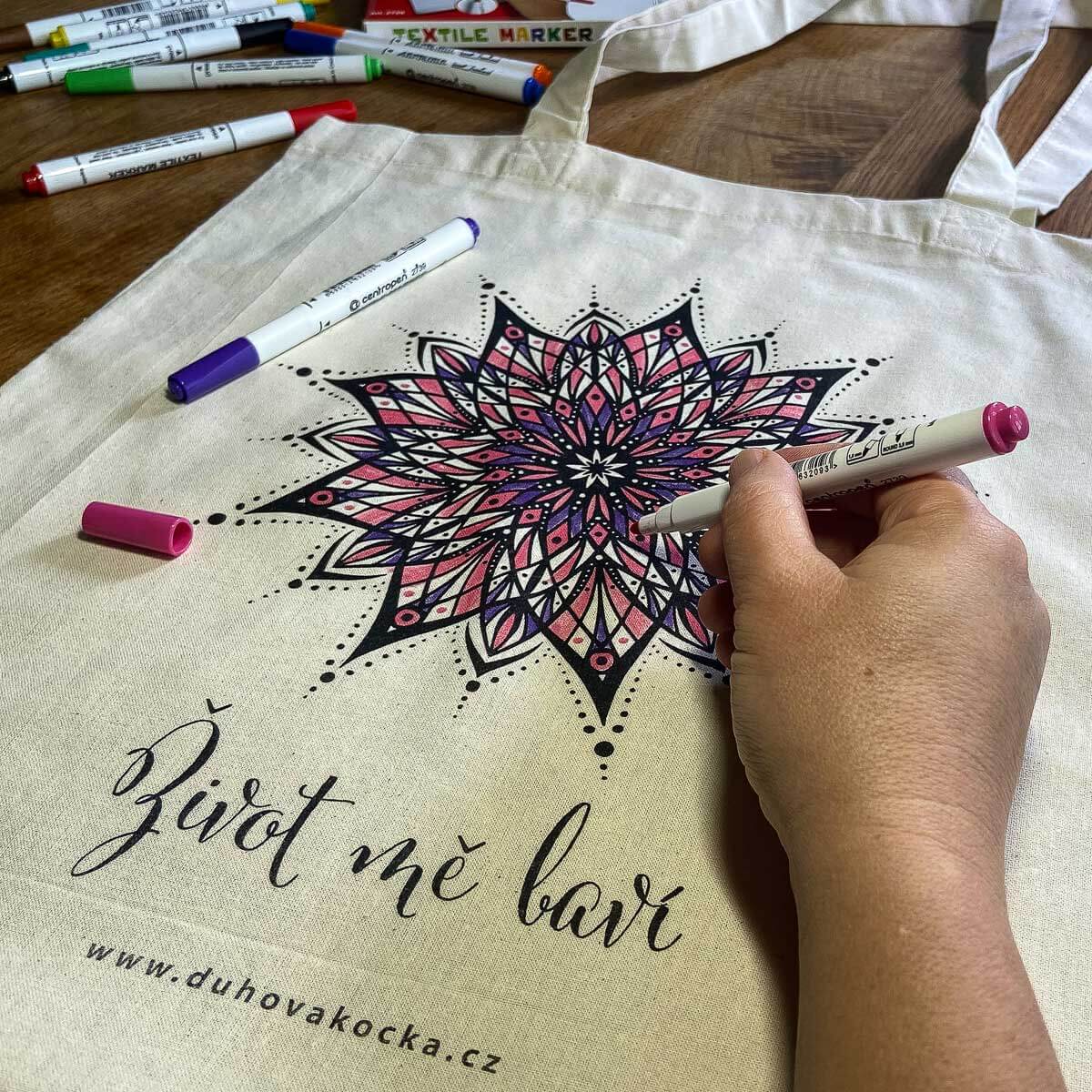 Duhová kočka Ekotaška mandala – Život mě baví
