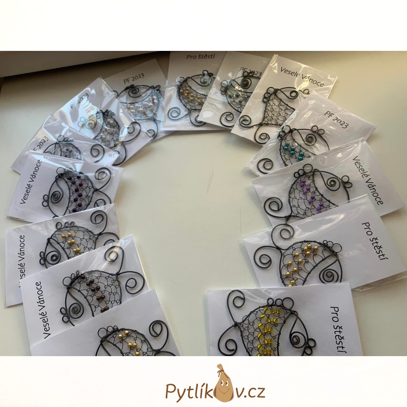 Vánoční kapr Veselé Vánoce - drátovaná ozdoba výroba ČR - vínová