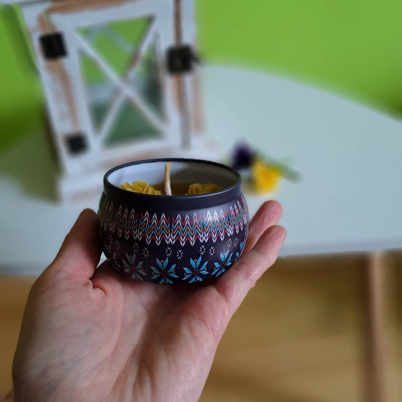 Svíčka ze 100% včelího vosku Mandala růžičky
