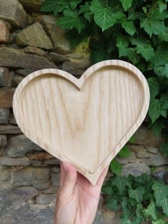 Dřevokaz Dřevěný tácek Srdce - jasan impregnace Osmo