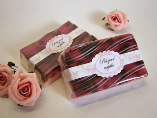 Glycerinové přírodní mýdlo Růžový řez s plátky růží 90g