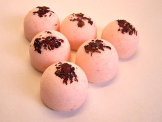 Šumivá bomba do koupele s růží 50g