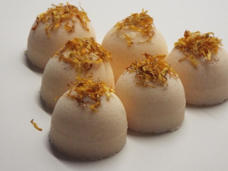 Šumivá bomba do koupele s měsíčkem lékařským 50g