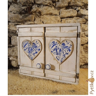 Dřevěná skříňka bílá