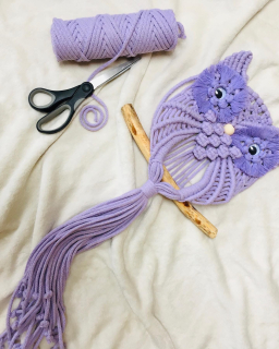 Macramé sovička fialová 70 cm