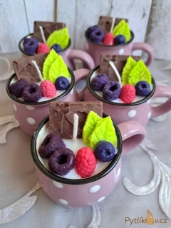 Svíčka v keramickém hrníčku Starorůžová-bílý puntík 80g švestka/růže/patchouli