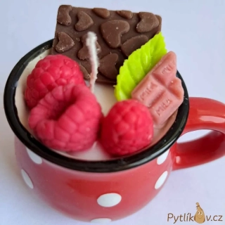 Svíčka v keramickém hrníčku Červená-bílý puntík 80g Švestka-růže-patchouli