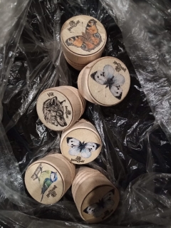 Lesní svět Dřevěná káča s bičíkem Vlk